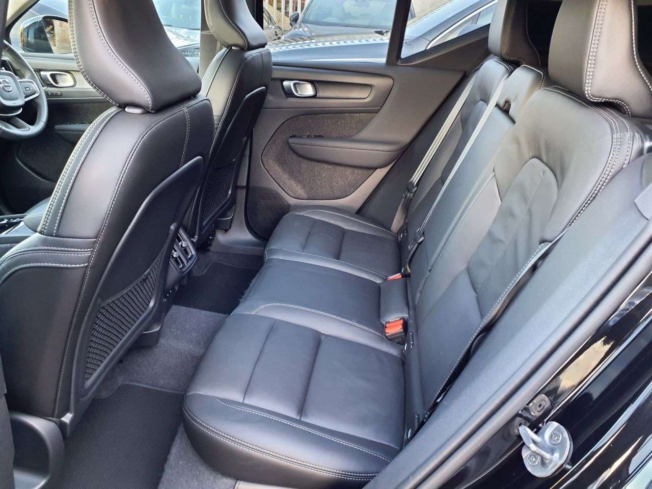 2023 VOLVO XC40 2023 VOLVO XC40