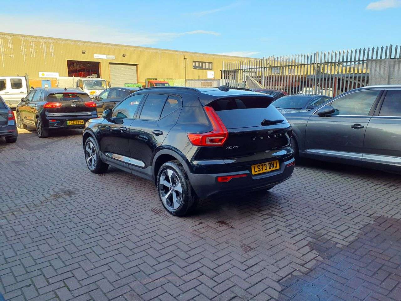 2023 VOLVO XC40 2023 VOLVO XC40