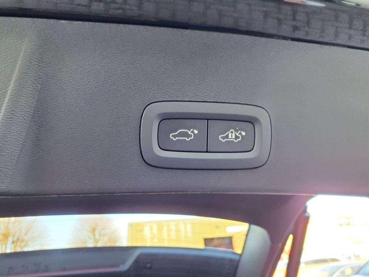 2023 VOLVO XC40 2023 VOLVO XC40