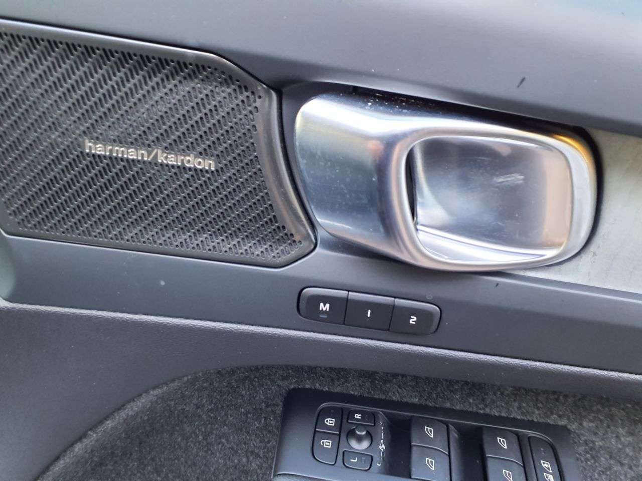 2023 VOLVO XC40 2023 VOLVO XC40