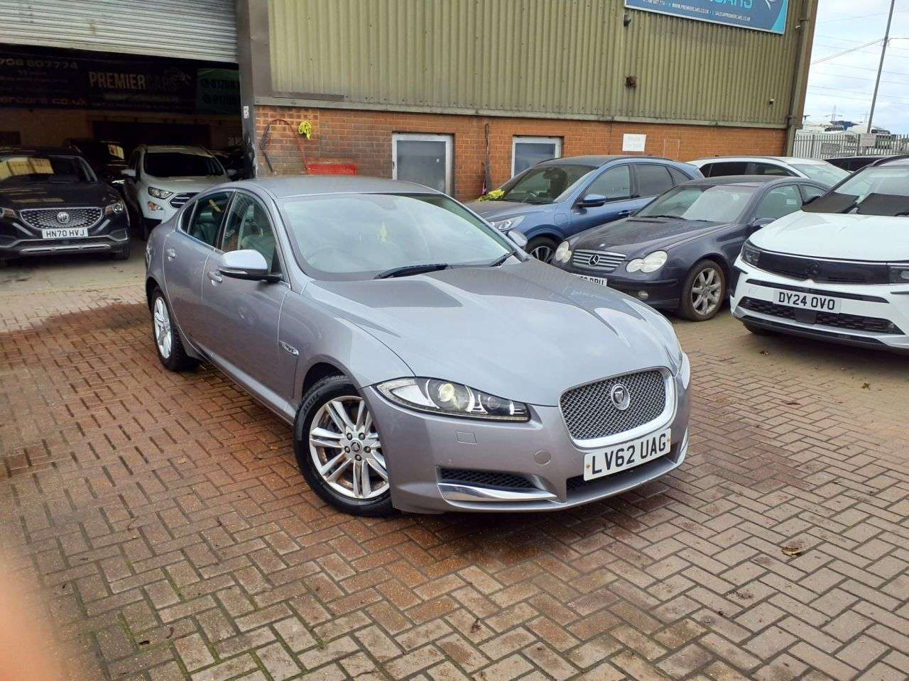 A 2012 JAGUAR XF 3.0d V6 Luxury Saloon 4dr Diesel Auto Euro 5 (240 ps) 3 MONTHS WARRANTY A 2012 JAGUAR XF 3.0d V6 Luxury Saloon 4dr Diesel Auto Euro 5 (240 ps) 3 MONTHS WARRANTY