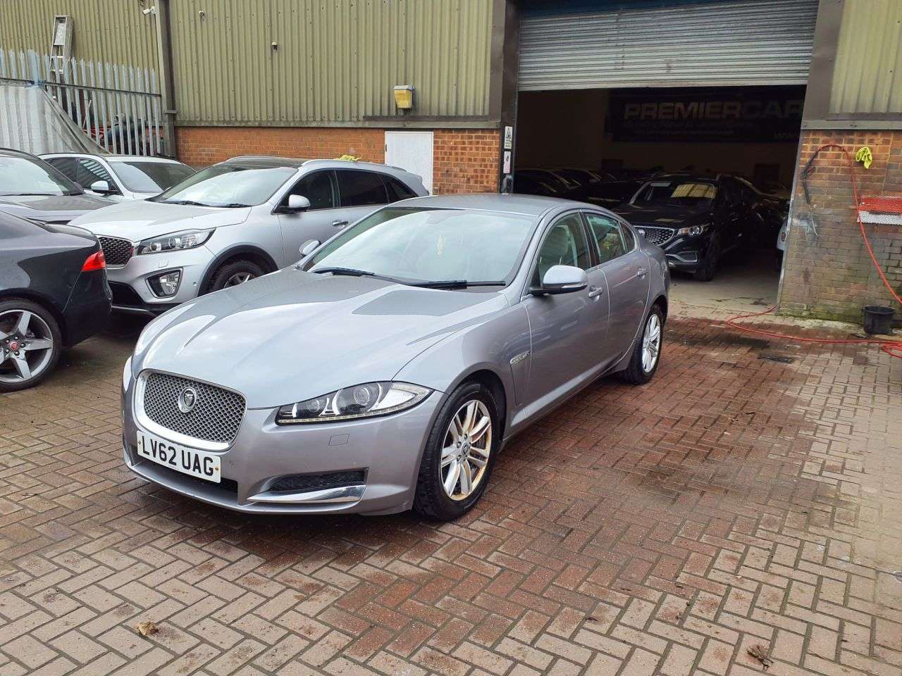 A 2012 JAGUAR XF 3.0d V6 Luxury Saloon 4dr Diesel Auto Euro 5 (240 ps) 3 MONTHS WARRANTY A 2012 JAGUAR XF 3.0d V6 Luxury Saloon 4dr Diesel Auto Euro 5 (240 ps) 3 MONTHS WARRANTY
