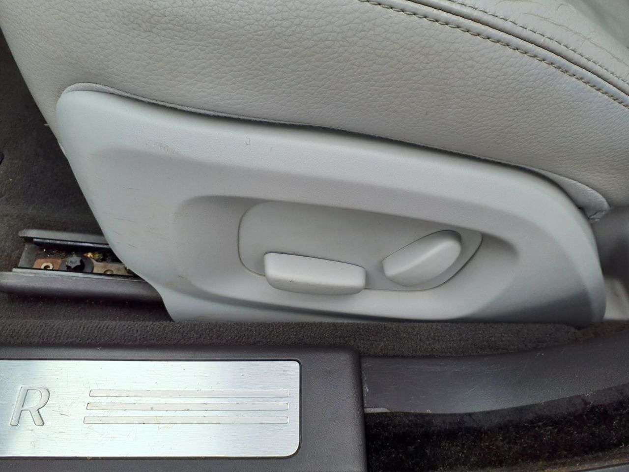 2012 JAGUAR XF 2012 JAGUAR XF