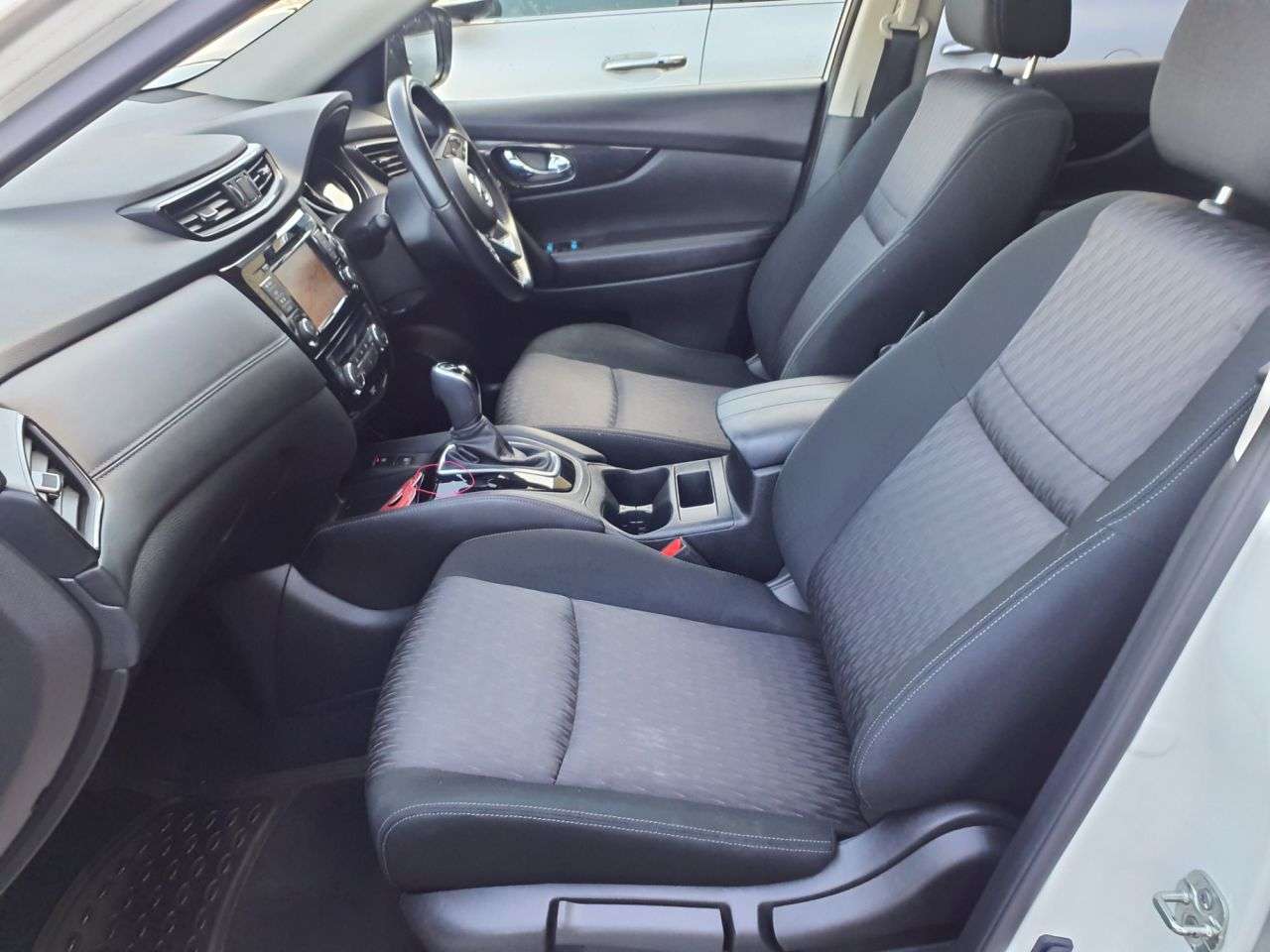 A 2020 NISSAN X-TRAIL 1.3 DIG-T N-Connecta SUV 5dr Petrol DCT Auto Euro 6 (s/s) (160 ps) 6 MONTH A 2020 NISSAN X-TRAIL 1.3 DIG-T N-Connecta SUV 5dr Petrol DCT Auto Euro 6 (s/s) (160 ps) 6 MONTH