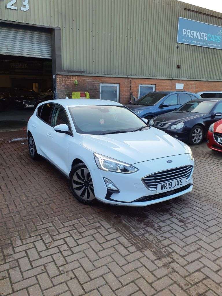 A 2019 FORD FOCUS 1.0T EcoBoost Zetec Hatchback 5dr Petrol Auto Euro 6 (s/s) (125 ps) 6 MONTH A 2019 FORD FOCUS 1.0T EcoBoost Zetec Hatchback 5dr Petrol Auto Euro 6 (s/s) (125 ps) 6 MONTH