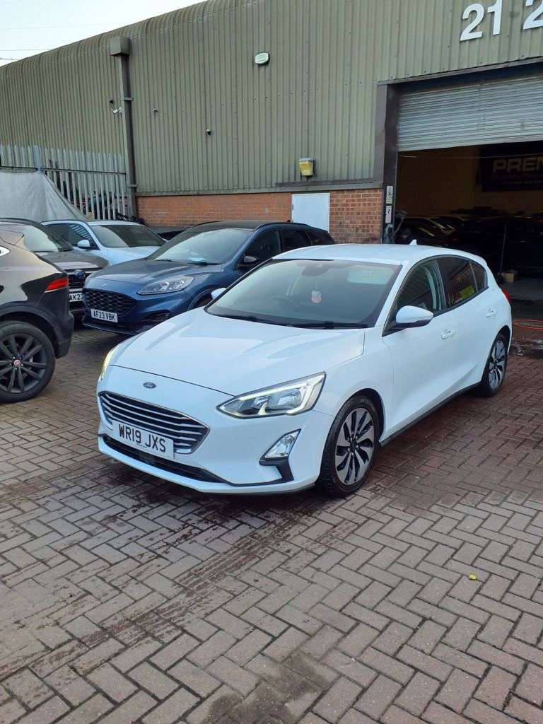A 2019 FORD FOCUS 1.0T EcoBoost Zetec Hatchback 5dr Petrol Auto Euro 6 (s/s) (125 ps) 6 MONTH A 2019 FORD FOCUS 1.0T EcoBoost Zetec Hatchback 5dr Petrol Auto Euro 6 (s/s) (125 ps) 6 MONTH