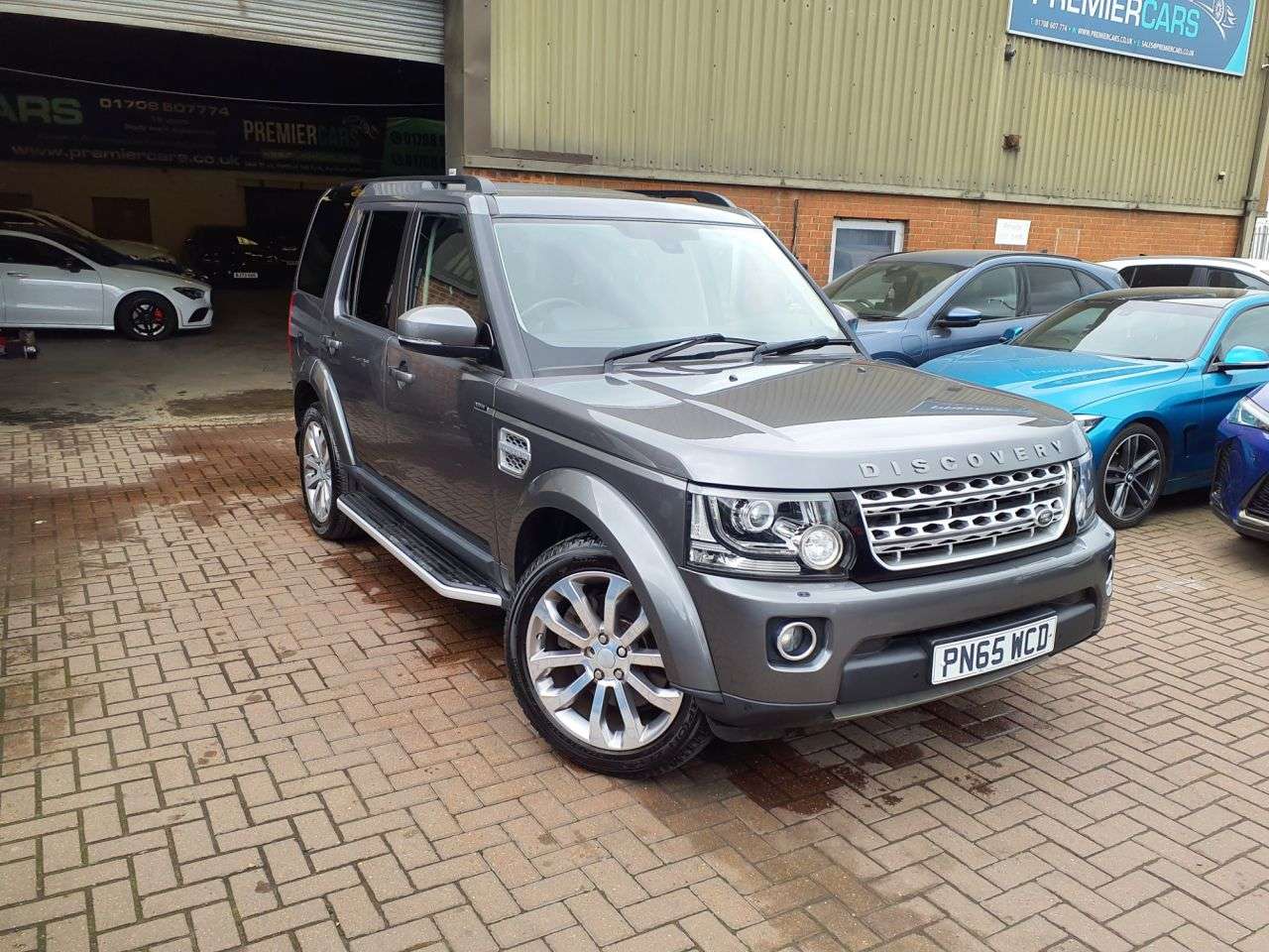 A 2015 LAND ROVER DISCOVERY 4 3.0 SD V6 HSE Luxury SUV 5dr Diesel Auto 4WD Euro 6 (s/s) (256 bhp) 6 MONTH A 2015 LAND ROVER DISCOVERY 4 3.0 SD V6 HSE Luxury SUV 5dr Diesel Auto 4WD Euro 6 (s/s) (256 bhp) 6 MONTH