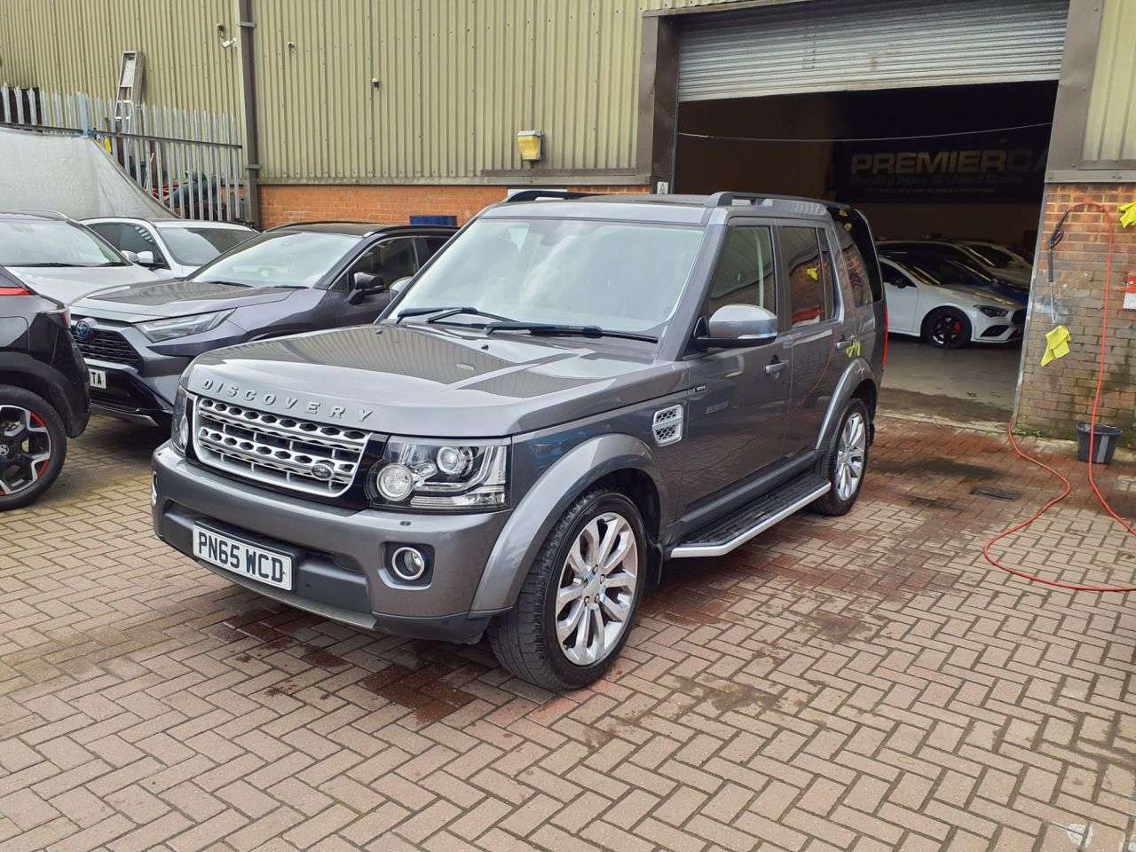 A 2015 LAND ROVER DISCOVERY 4 3.0 SD V6 HSE Luxury SUV 5dr Diesel Auto 4WD Euro 6 (s/s) (256 bhp) 6 MONTH A 2015 LAND ROVER DISCOVERY 4 3.0 SD V6 HSE Luxury SUV 5dr Diesel Auto 4WD Euro 6 (s/s) (256 bhp) 6 MONTH