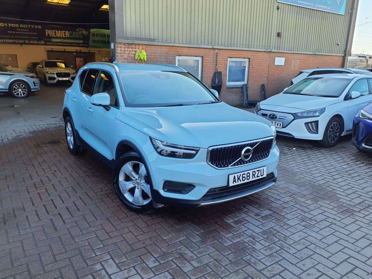 A 2018 VOLVO XC40 2.0 D3 Momentum Pro SUV 5dr Diesel Auto AWD Euro 6 (s/s) (150 ps) 6 MONTH W A 2018 VOLVO XC40 2.0 D3 Momentum Pro SUV 5dr Diesel Auto AWD Euro 6 (s/s) (150 ps) 6 MONTH W