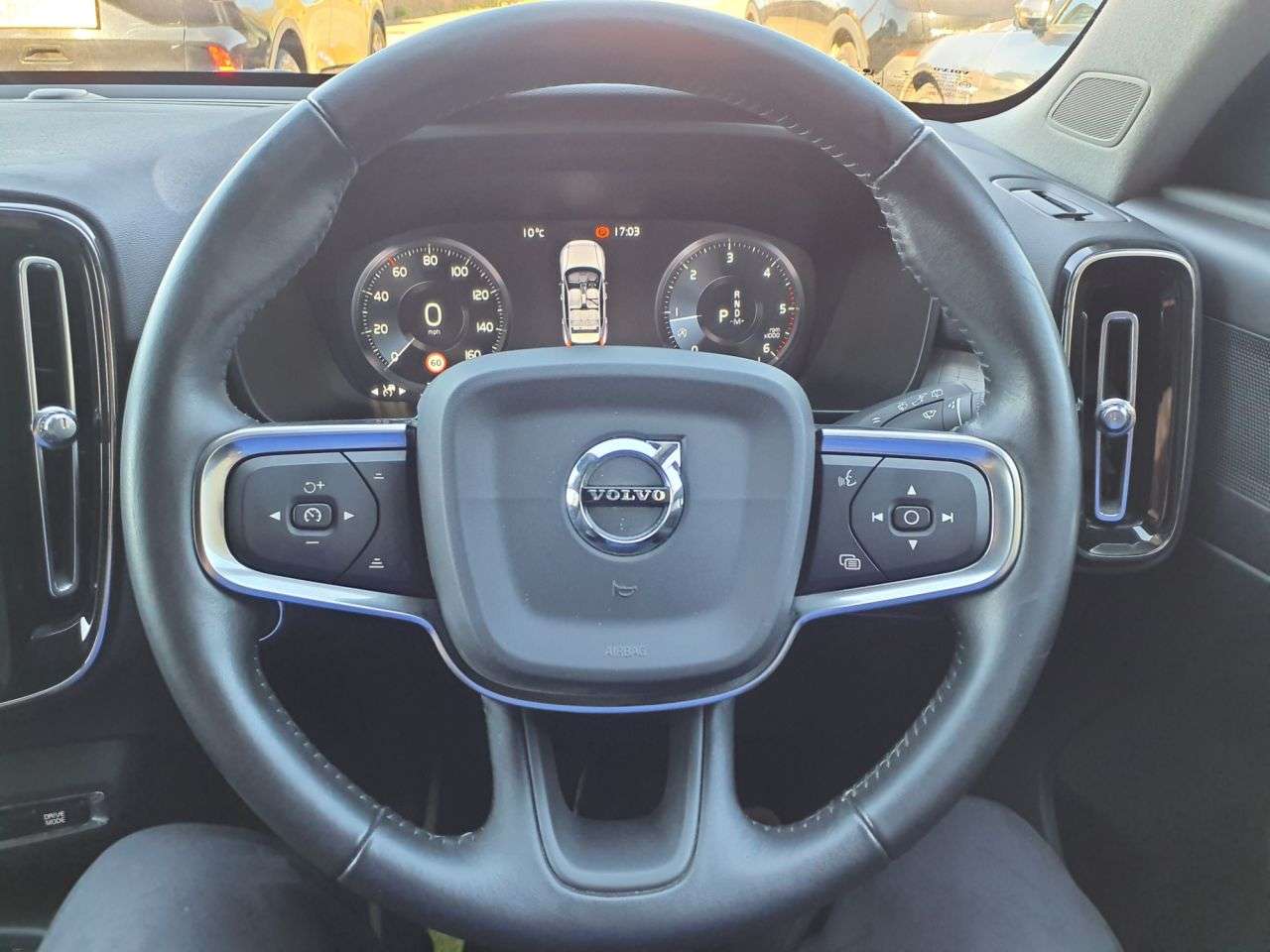 2018 VOLVO XC40 2018 VOLVO XC40
