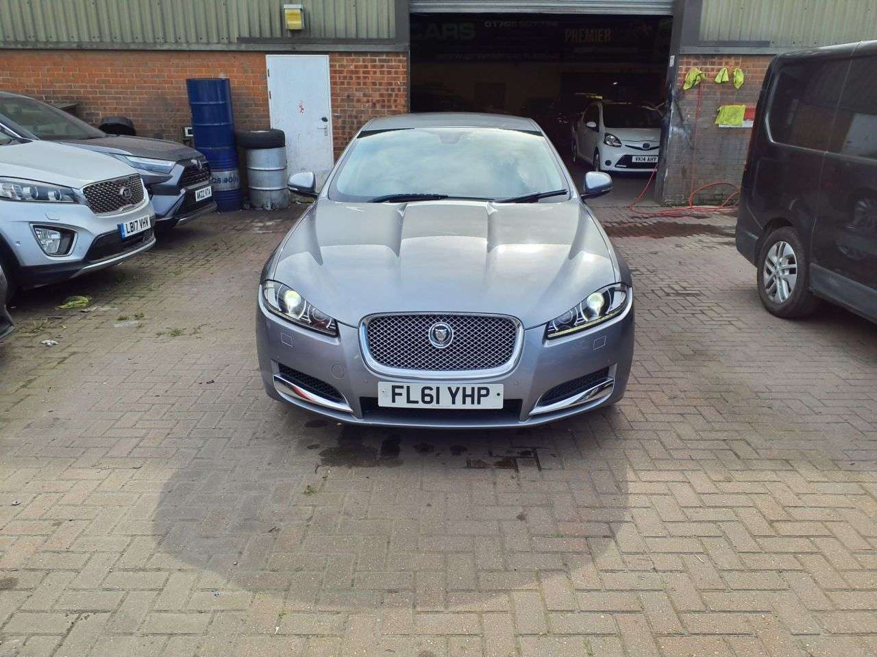 A 2011 JAGUAR XF 2.2d Luxury Saloon 4dr Diesel Auto Euro 5 (s/s) (190 ps) GREAT CONDITION AI A 2011 JAGUAR XF 2.2d Luxury Saloon 4dr Diesel Auto Euro 5 (s/s) (190 ps) GREAT CONDITION AI