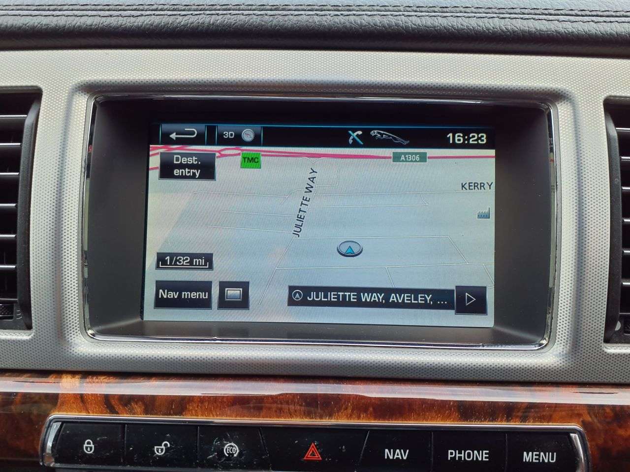 2011 JAGUAR XF 2011 JAGUAR XF