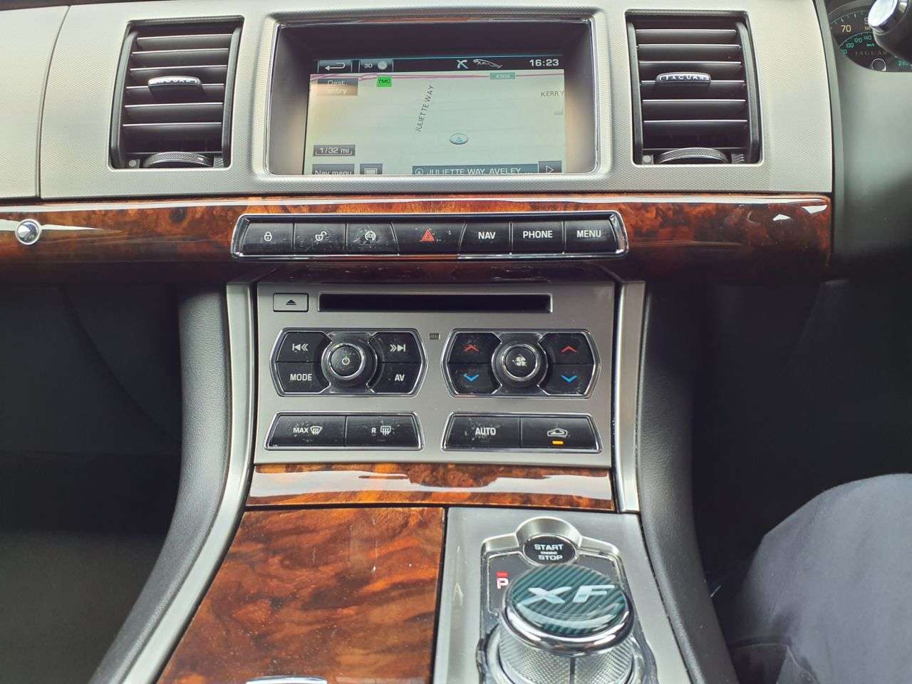 2011 JAGUAR XF 2011 JAGUAR XF