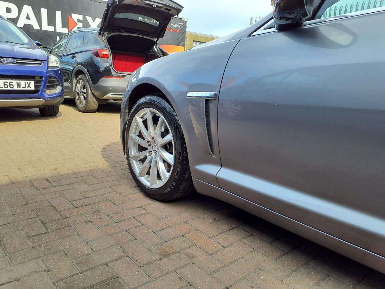 2011 JAGUAR XF 2011 JAGUAR XF