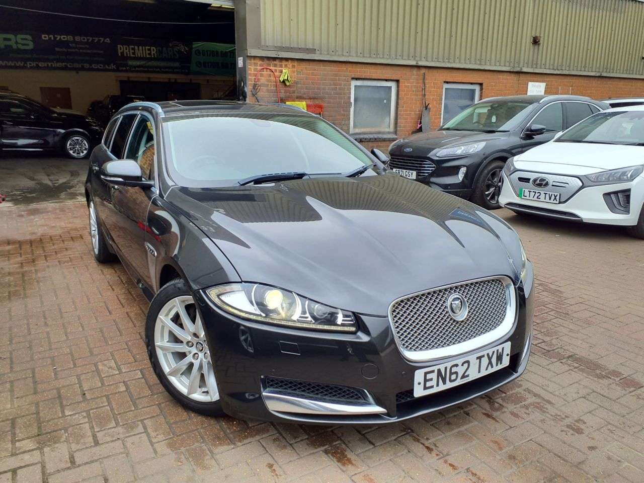 A 2013 JAGUAR XF 3.0d V6 Premium Luxury Sportbrake 5dr Diesel Auto Euro 5 (s/s) (240 ps) FUL A 2013 JAGUAR XF 3.0d V6 Premium Luxury Sportbrake 5dr Diesel Auto Euro 5 (s/s) (240 ps) FUL