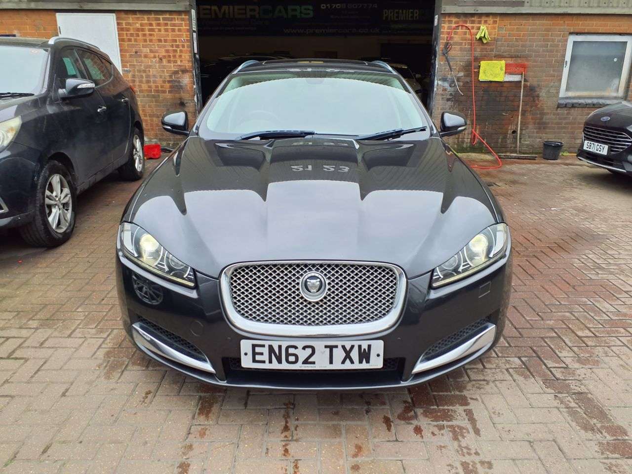 A 2013 JAGUAR XF 3.0d V6 Premium Luxury Sportbrake 5dr Diesel Auto Euro 5 (s/s) (240 ps) FUL A 2013 JAGUAR XF 3.0d V6 Premium Luxury Sportbrake 5dr Diesel Auto Euro 5 (s/s) (240 ps) FUL