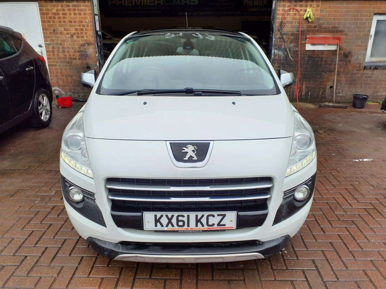 A 2011 PEUGEOT 3008 2.0 h e-HDi SUV 5dr Diesel Hybrid EGC 4WD Euro 5 (s/s) (200 ps) 3 MONTHS WA A 2011 PEUGEOT 3008 2.0 h e-HDi SUV 5dr Diesel Hybrid EGC 4WD Euro 5 (s/s) (200 ps) 3 MONTHS WA