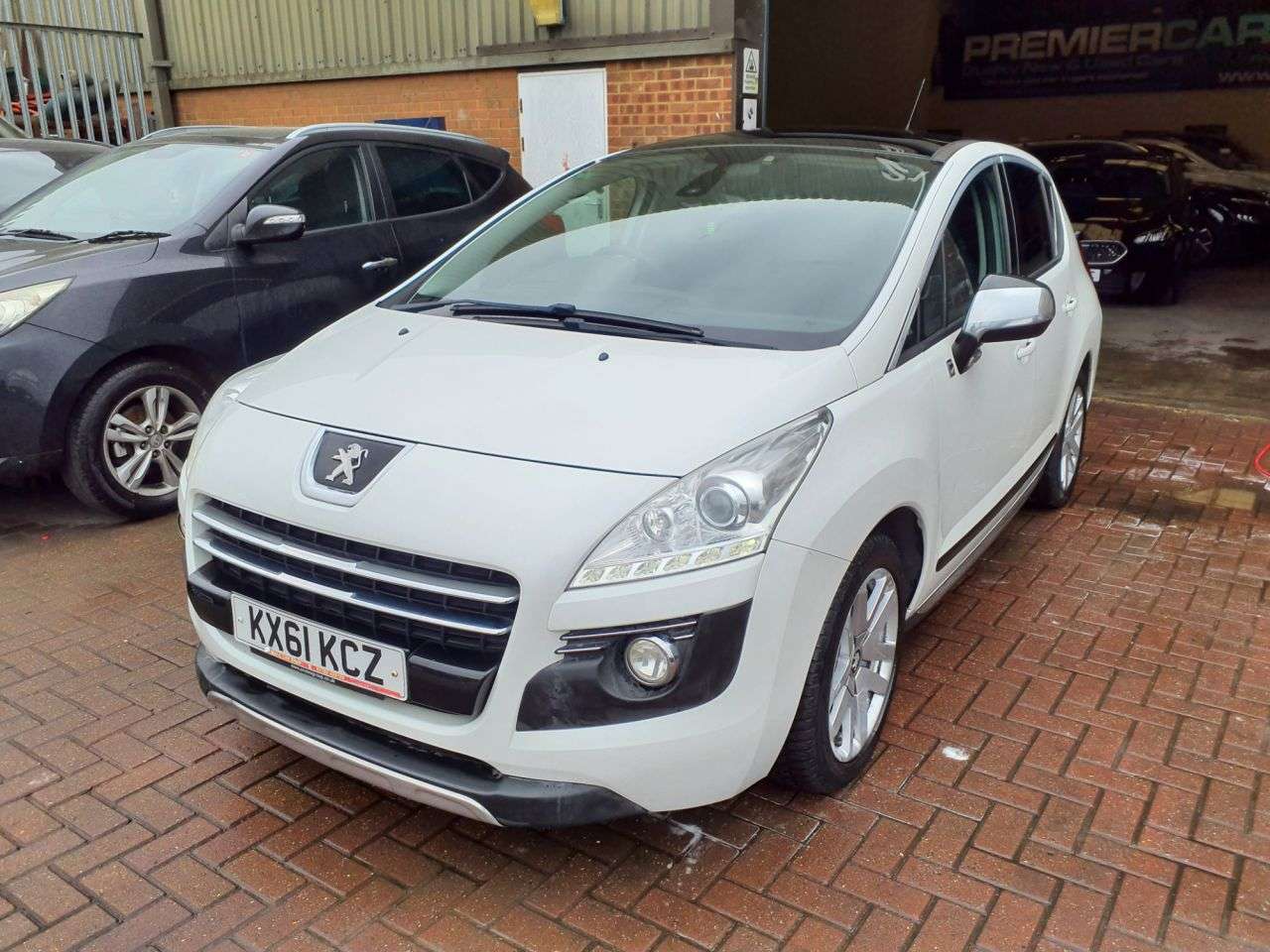 A 2011 PEUGEOT 3008 2.0 h e-HDi SUV 5dr Diesel Hybrid EGC 4WD Euro 5 (s/s) (200 ps) 3 MONTHS WA A 2011 PEUGEOT 3008 2.0 h e-HDi SUV 5dr Diesel Hybrid EGC 4WD Euro 5 (s/s) (200 ps) 3 MONTHS WA