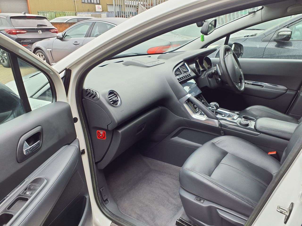 A 2011 PEUGEOT 3008 2.0 h e-HDi SUV 5dr Diesel Hybrid EGC 4WD Euro 5 (s/s) (200 ps) 3 MONTHS WA A 2011 PEUGEOT 3008 2.0 h e-HDi SUV 5dr Diesel Hybrid EGC 4WD Euro 5 (s/s) (200 ps) 3 MONTHS WA