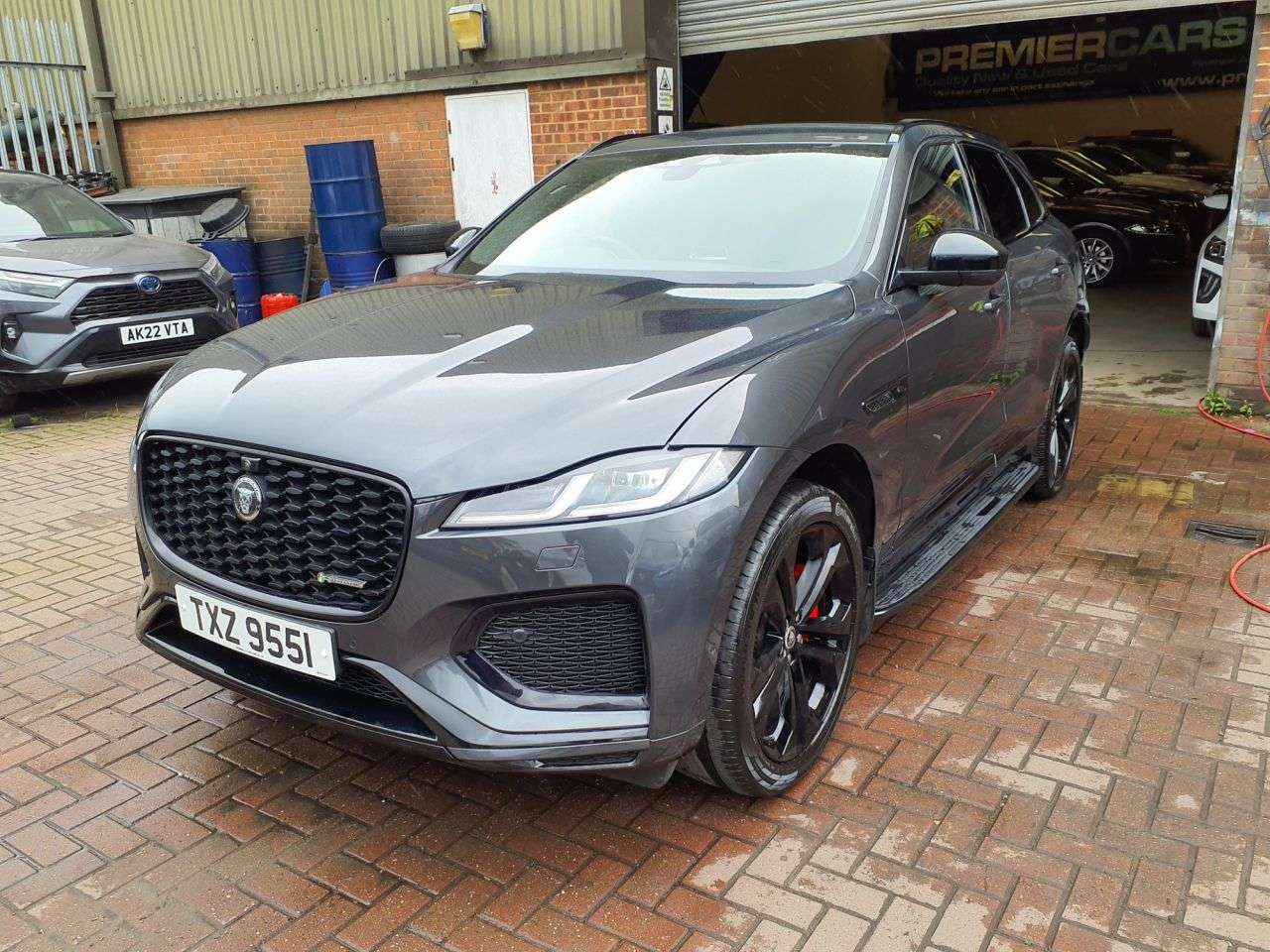 A 2024 JAGUAR F-PACE 2.0 D200 MHEV R-Dynamic HSE Black 90th Anniversary Edition SUV 5dr Diesel A A 2024 JAGUAR F-PACE 2.0 D200 MHEV R-Dynamic HSE Black 90th Anniversary Edition SUV 5dr Diesel A