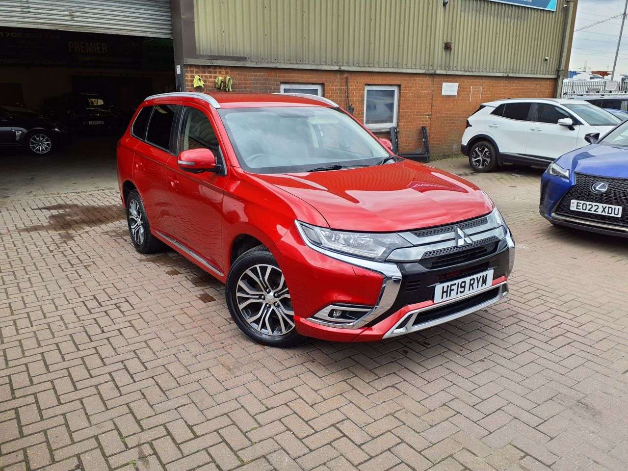 A 2019 MITSUBISHI OUTLANDER 2.2 DI-D 4 SUV 5dr Diesel Auto 4WD Euro 6 (147 ps) 6 MONTHS WARRANTY A 2019 MITSUBISHI OUTLANDER 2.2 DI-D 4 SUV 5dr Diesel Auto 4WD Euro 6 (147 ps) 6 MONTHS WARRANTY