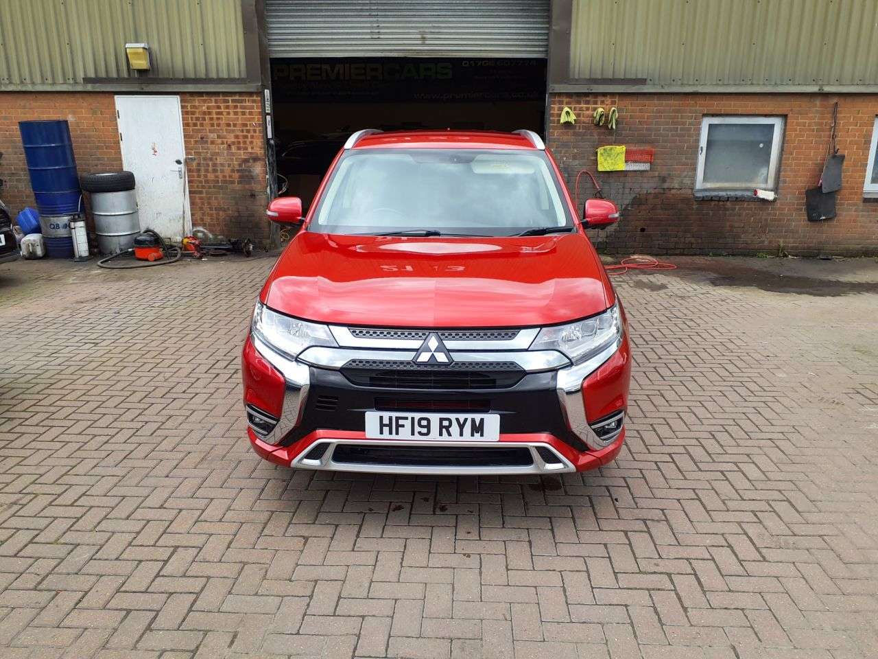 A 2019 MITSUBISHI OUTLANDER 2.2 DI-D 4 SUV 5dr Diesel Auto 4WD Euro 6 (147 ps) 6 MONTHS WARRANTY A 2019 MITSUBISHI OUTLANDER 2.2 DI-D 4 SUV 5dr Diesel Auto 4WD Euro 6 (147 ps) 6 MONTHS WARRANTY