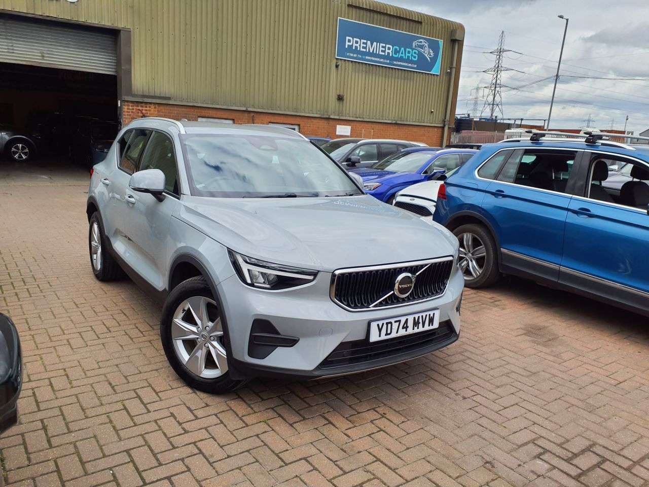 A 2024 VOLVO XC40 2.0 B3 MHEV Core SUV 5dr Petrol Hybrid DCT Auto Euro 6 (s/s) (163 ps) 6 MON A 2024 VOLVO XC40 2.0 B3 MHEV Core SUV 5dr Petrol Hybrid DCT Auto Euro 6 (s/s) (163 ps) 6 MON