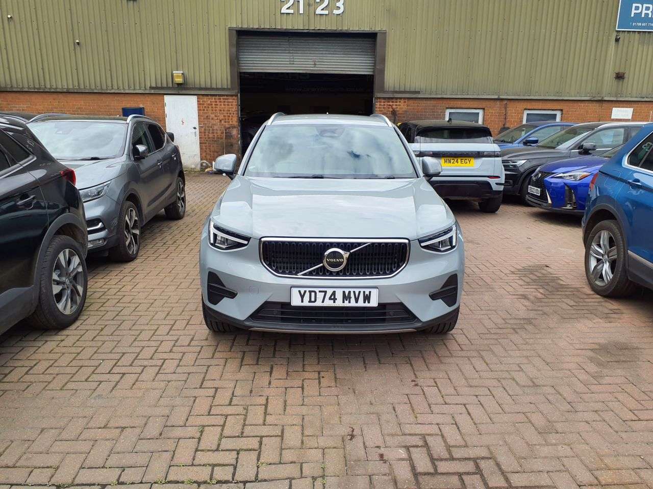 A 2024 VOLVO XC40 2.0 B3 MHEV Core SUV 5dr Petrol Hybrid DCT Auto Euro 6 (s/s) (163 ps) 6 MON A 2024 VOLVO XC40 2.0 B3 MHEV Core SUV 5dr Petrol Hybrid DCT Auto Euro 6 (s/s) (163 ps) 6 MON