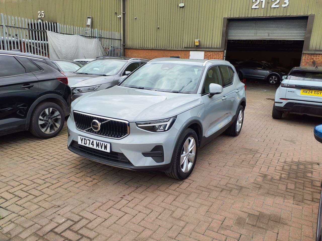 A 2024 VOLVO XC40 2.0 B3 MHEV Core SUV 5dr Petrol Hybrid DCT Auto Euro 6 (s/s) (163 ps) 6 MON A 2024 VOLVO XC40 2.0 B3 MHEV Core SUV 5dr Petrol Hybrid DCT Auto Euro 6 (s/s) (163 ps) 6 MON