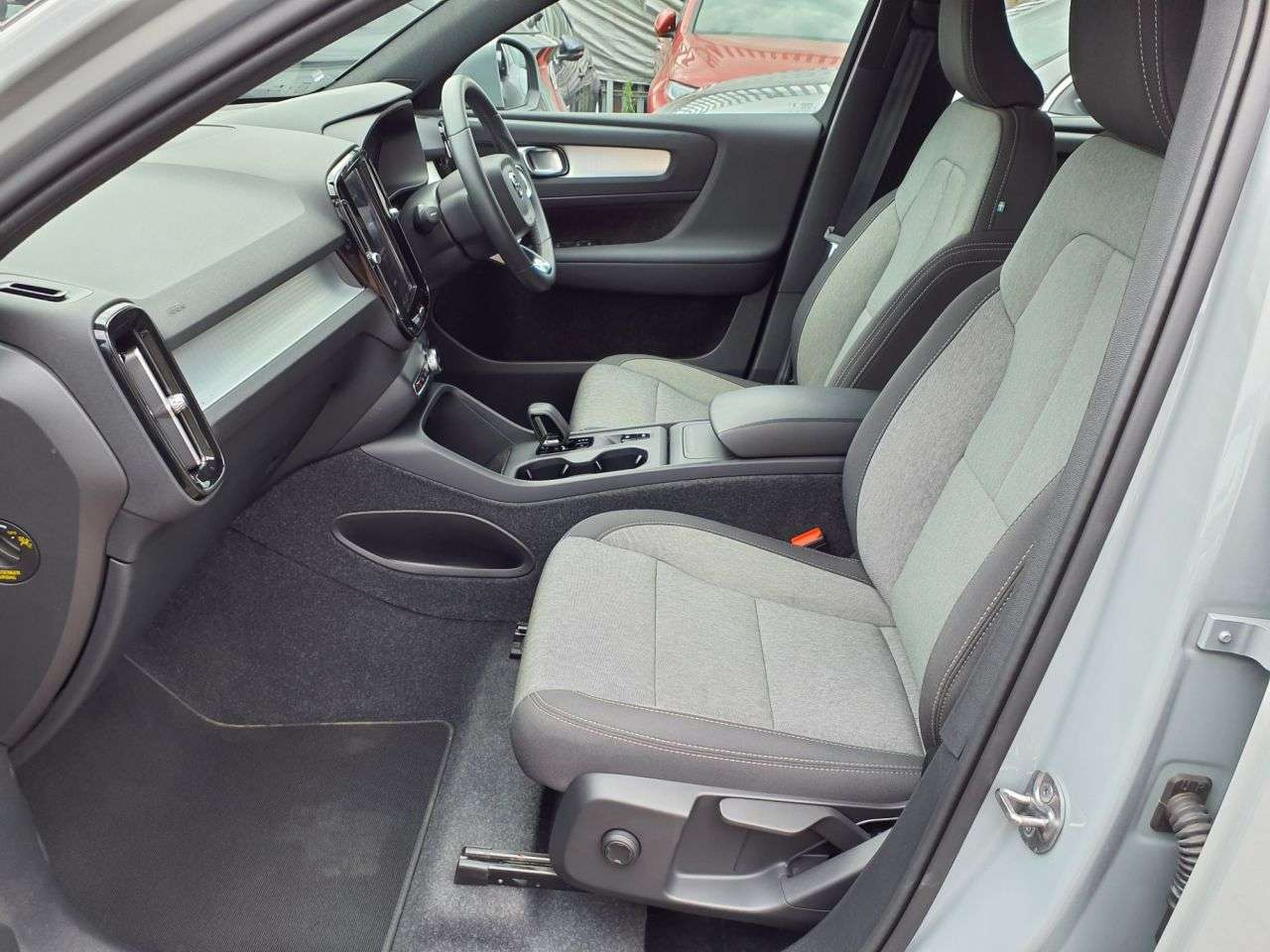 A 2024 VOLVO XC40 2.0 B3 MHEV Core SUV 5dr Petrol Hybrid DCT Auto Euro 6 (s/s) (163 ps) 6 MON A 2024 VOLVO XC40 2.0 B3 MHEV Core SUV 5dr Petrol Hybrid DCT Auto Euro 6 (s/s) (163 ps) 6 MON
