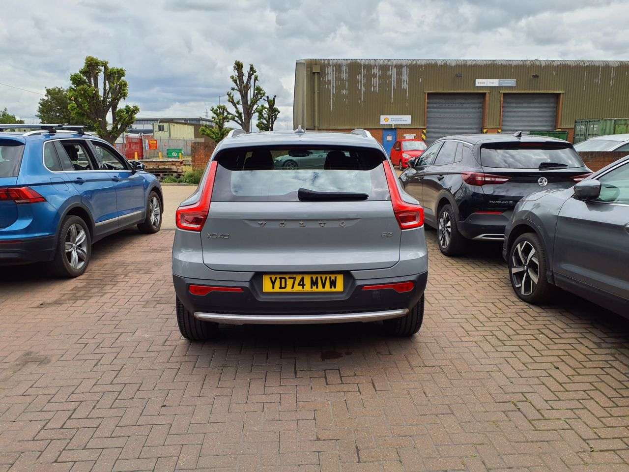 2024 VOLVO XC40 2024 VOLVO XC40