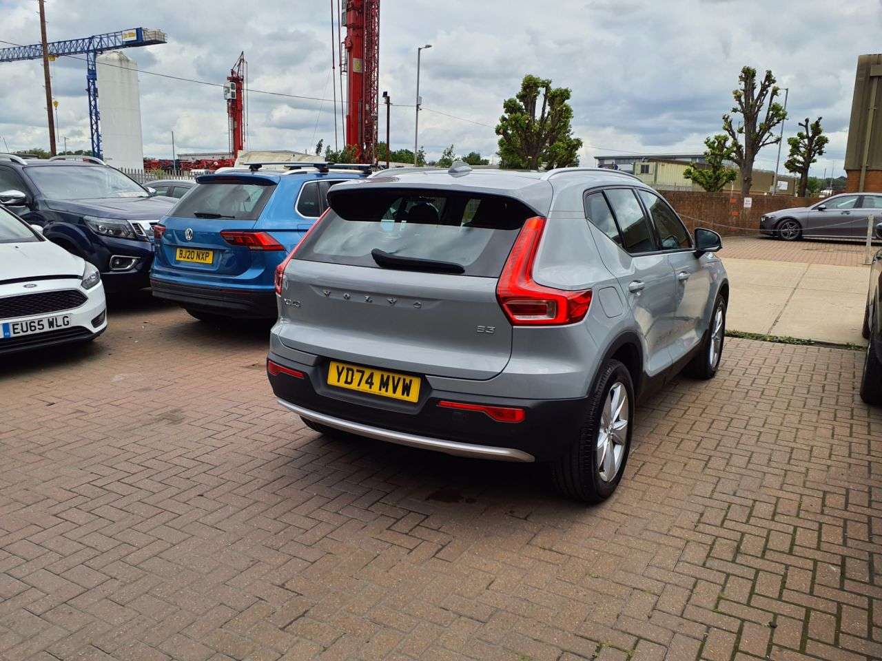 2024 VOLVO XC40 2024 VOLVO XC40