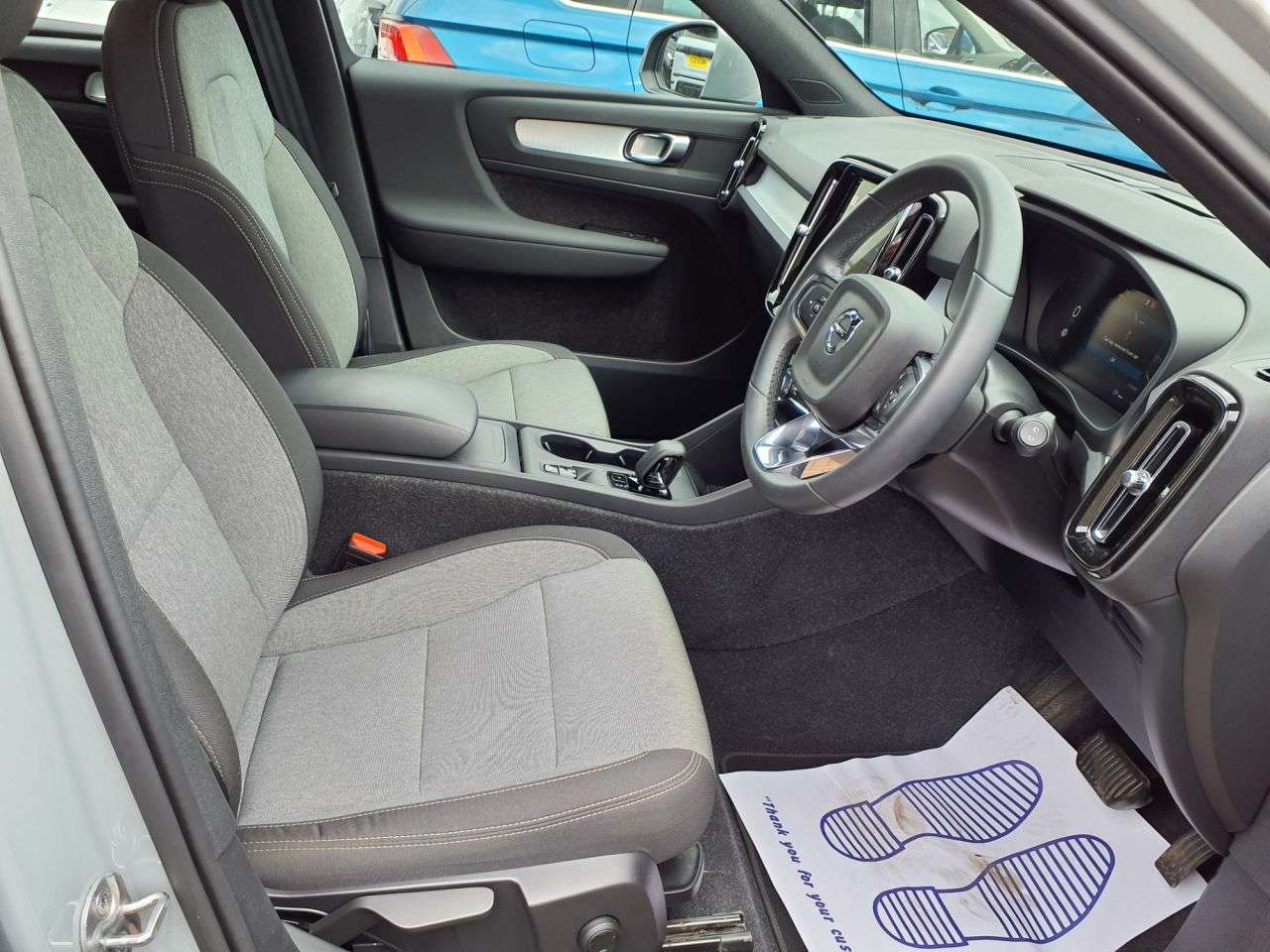 2024 VOLVO XC40 2024 VOLVO XC40
