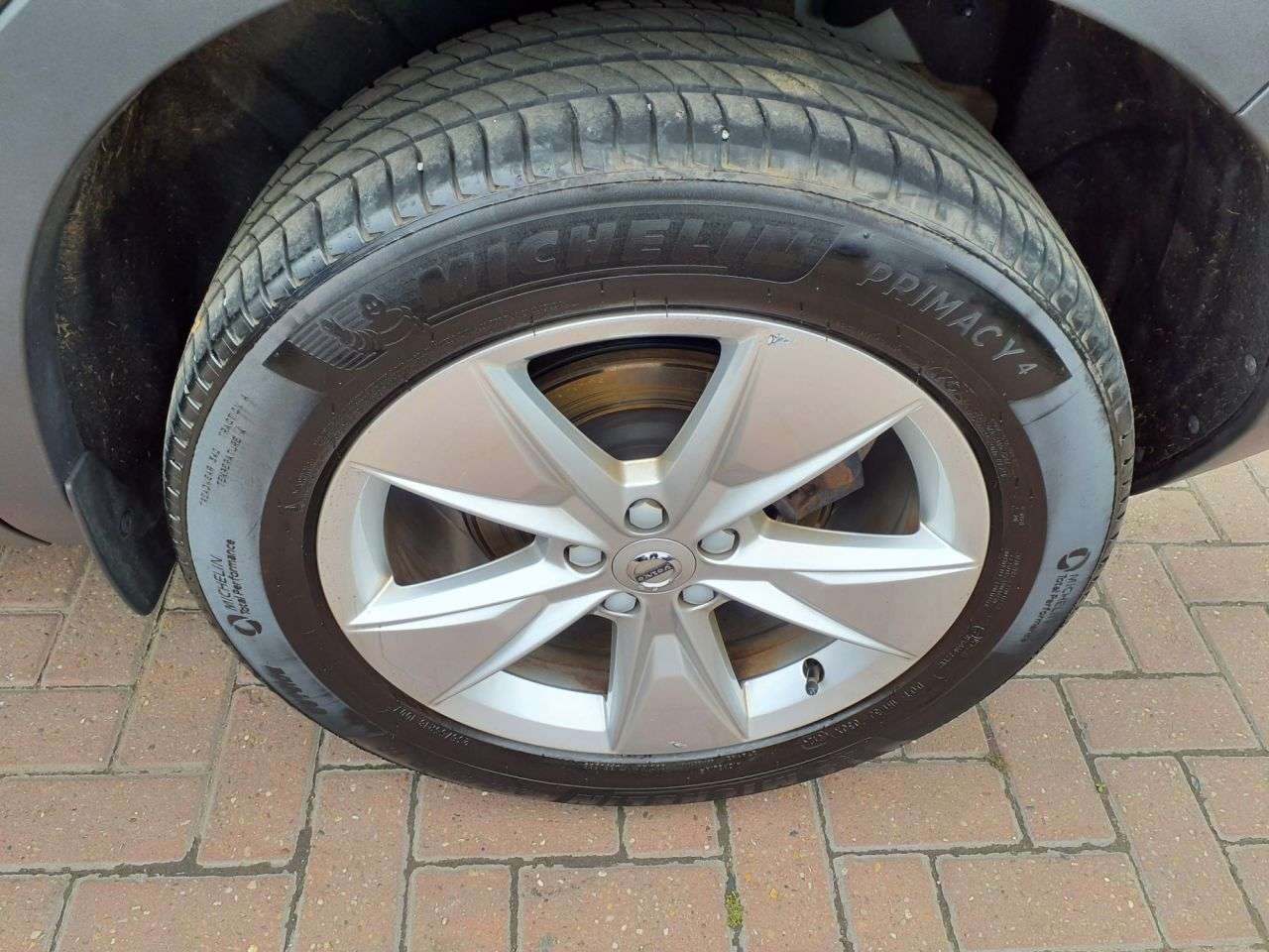 2024 VOLVO XC40 2024 VOLVO XC40