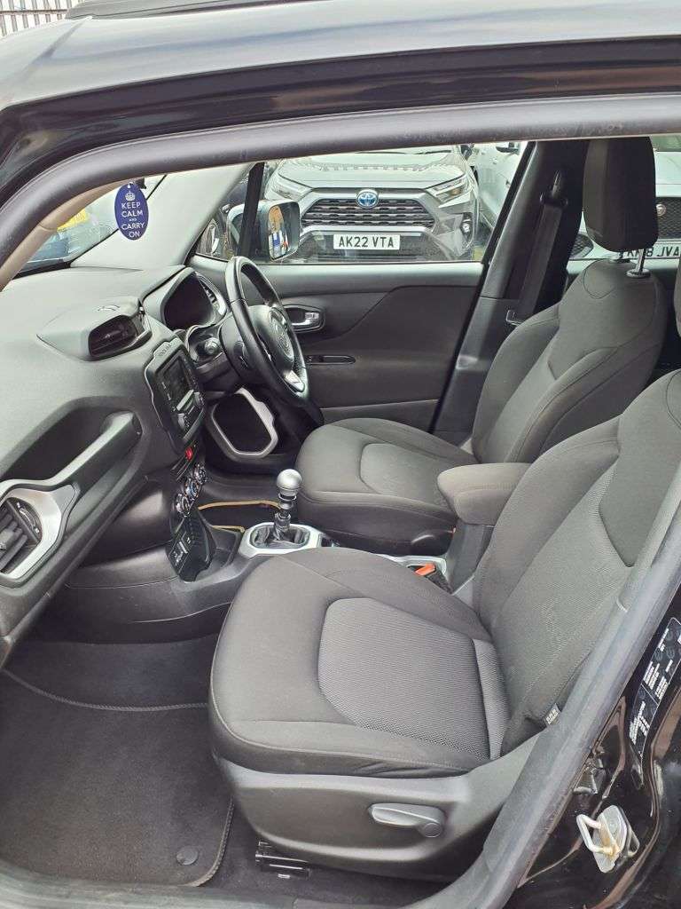 A 2016 JEEP RENEGADE 1.6 MultiJetII Longitude SUV 5dr Diesel Manual Euro 6 (s/s) (120 ps) 3 MONT A 2016 JEEP RENEGADE 1.6 MultiJetII Longitude SUV 5dr Diesel Manual Euro 6 (s/s) (120 ps) 3 MONT