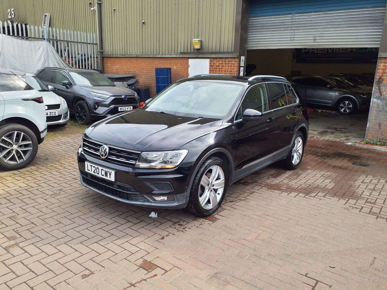 A 2020 VOLKSWAGEN TIGUAN 1.5 TSI EVO Match SUV 5dr Petrol DSG Euro 6 (s/s) (150 ps) 6 MONTH WARRANTY A 2020 VOLKSWAGEN TIGUAN 1.5 TSI EVO Match SUV 5dr Petrol DSG Euro 6 (s/s) (150 ps) 6 MONTH WARRANTY