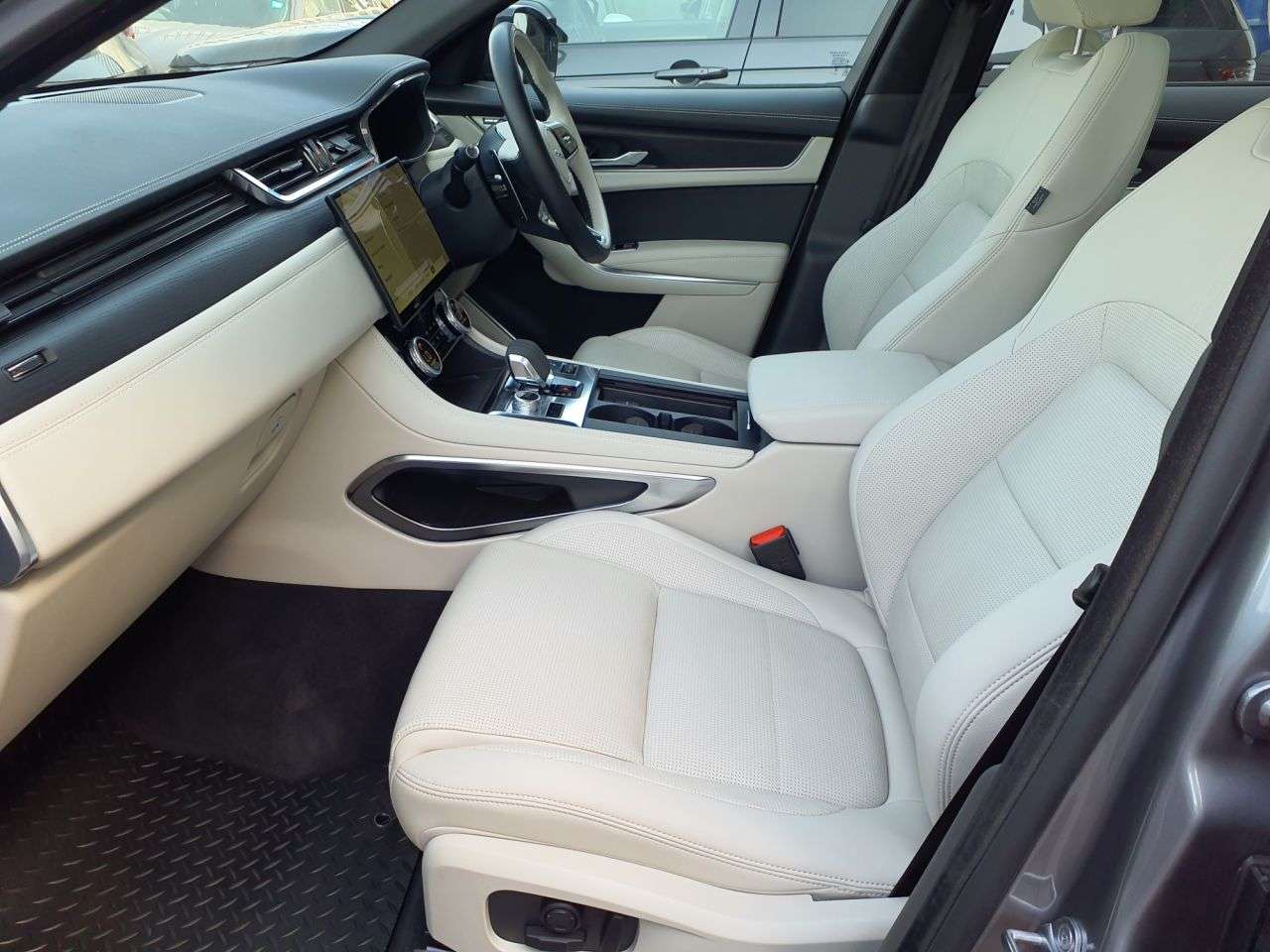 A 2023 JAGUAR F-PACE 2.0 D200 MHEV R-Dynamic S SUV 5dr Diesel Auto AWD Euro 6 (s/s) (204 ps) 6 M A 2023 JAGUAR F-PACE 2.0 D200 MHEV R-Dynamic S SUV 5dr Diesel Auto AWD Euro 6 (s/s) (204 ps) 6 M