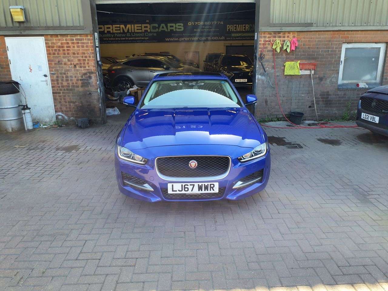 A 2017 JAGUAR XE 2.0i R-Sport Saloon 4dr Petrol Auto Euro 6 (s/s) (250 ps) A 2017 JAGUAR XE 2.0i R-Sport Saloon 4dr Petrol Auto Euro 6 (s/s) (250 ps)