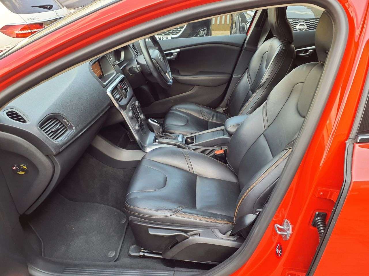 A 2017 VOLVO V40 CROSS COUNTRY 1.5 T3 Pro Hatchback 5dr Petrol Auto Euro 6 (s/s) (152 ps) 6 MONTHS WARRANT A 2017 VOLVO V40 CROSS COUNTRY 1.5 T3 Pro Hatchback 5dr Petrol Auto Euro 6 (s/s) (152 ps) 6 MONTHS WARRANT