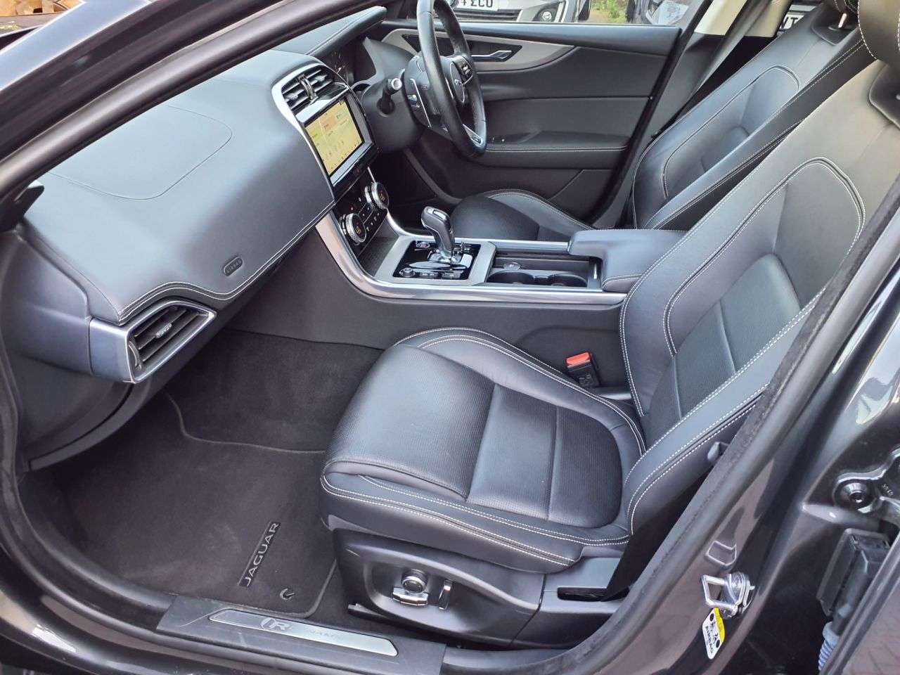 A 2020 JAGUAR XE 2.0 P250i R-Dynamic S Saloon 4dr Petrol Auto Euro 6 (s/s) (250 ps) A 2020 JAGUAR XE 2.0 P250i R-Dynamic S Saloon 4dr Petrol Auto Euro 6 (s/s) (250 ps)
