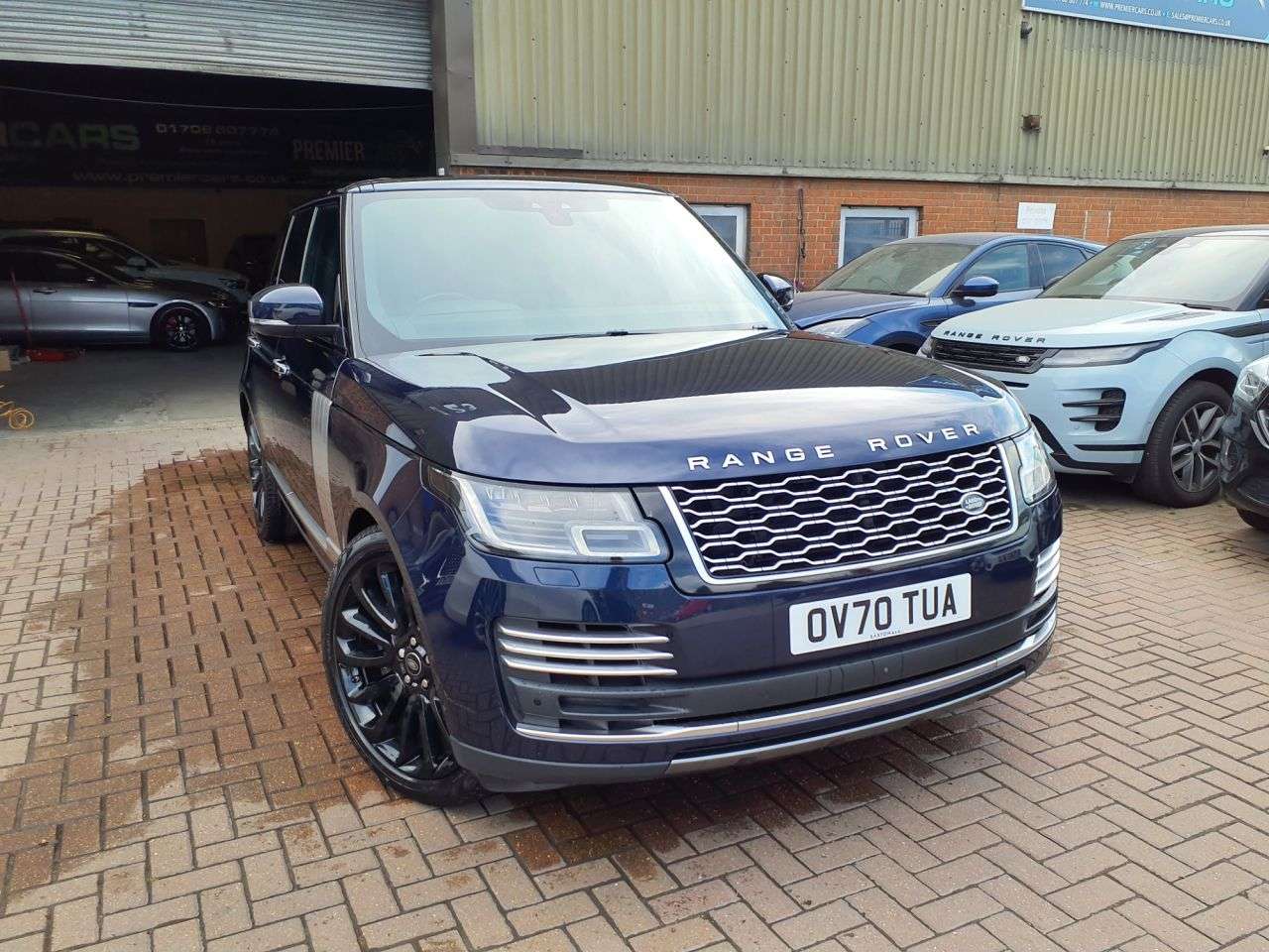 A 2020 LAND ROVER RANGE ROVER 3.0 P400 MHEV Autobiography SUV 5dr Petrol Auto 4WD Euro 6 (s/s) (400 ps) 6 A 2020 LAND ROVER RANGE ROVER 3.0 P400 MHEV Autobiography SUV 5dr Petrol Auto 4WD Euro 6 (s/s) (400 ps) 6