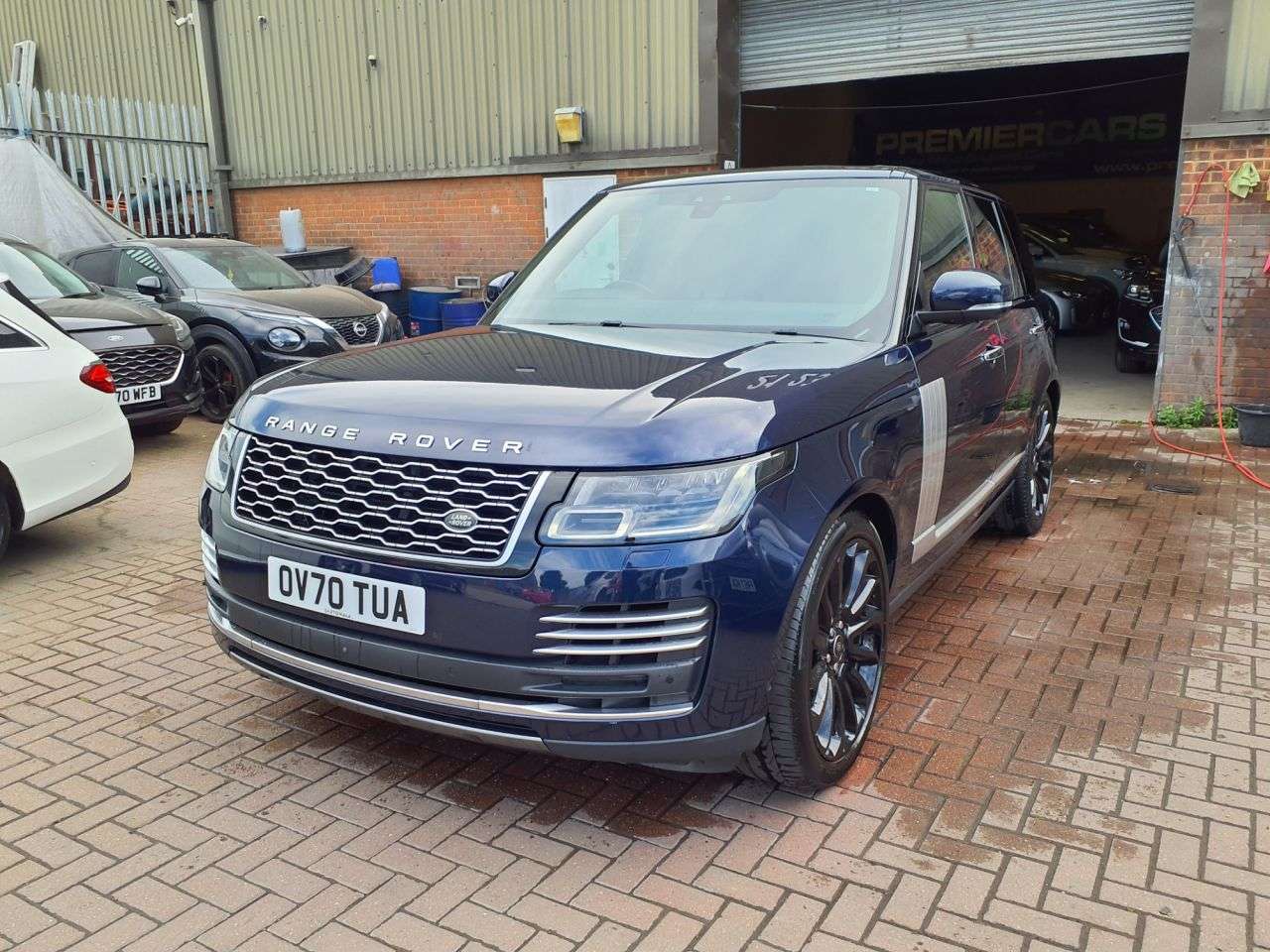 A 2020 LAND ROVER RANGE ROVER 3.0 P400 MHEV Autobiography SUV 5dr Petrol Auto 4WD Euro 6 (s/s) (400 ps) 6 A 2020 LAND ROVER RANGE ROVER 3.0 P400 MHEV Autobiography SUV 5dr Petrol Auto 4WD Euro 6 (s/s) (400 ps) 6