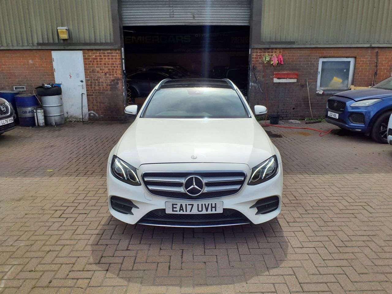 A 2017 MERCEDES-BENZ E CLASS 2.0 E220d AMG Line (Premium) Estate 5dr Diesel G-Tronic+ Euro 6 (s/s) (194 A 2017 MERCEDES-BENZ E CLASS 2.0 E220d AMG Line (Premium) Estate 5dr Diesel G-Tronic+ Euro 6 (s/s) (194