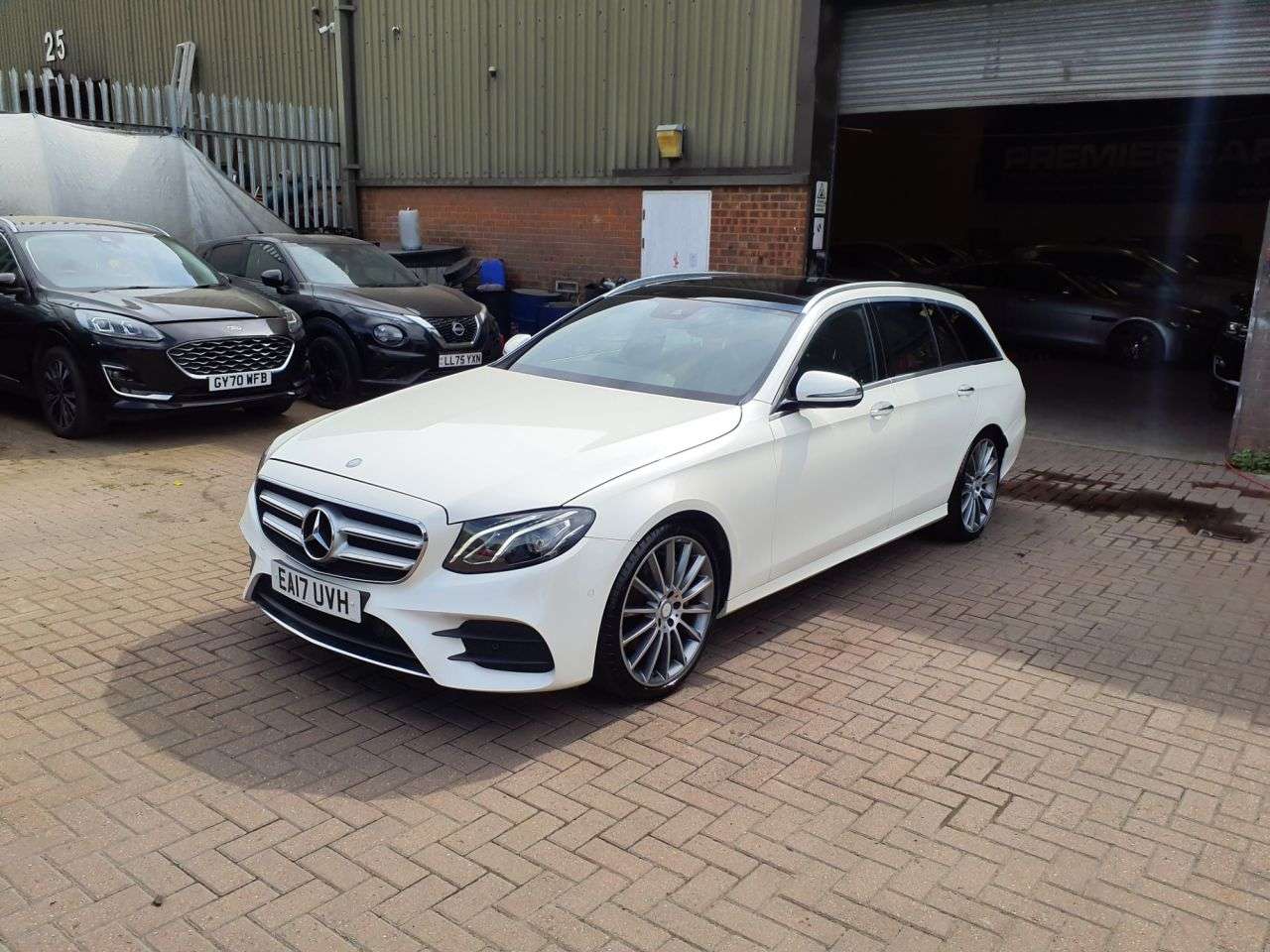 A 2017 MERCEDES-BENZ E CLASS 2.0 E220d AMG Line (Premium) Estate 5dr Diesel G-Tronic+ Euro 6 (s/s) (194 A 2017 MERCEDES-BENZ E CLASS 2.0 E220d AMG Line (Premium) Estate 5dr Diesel G-Tronic+ Euro 6 (s/s) (194