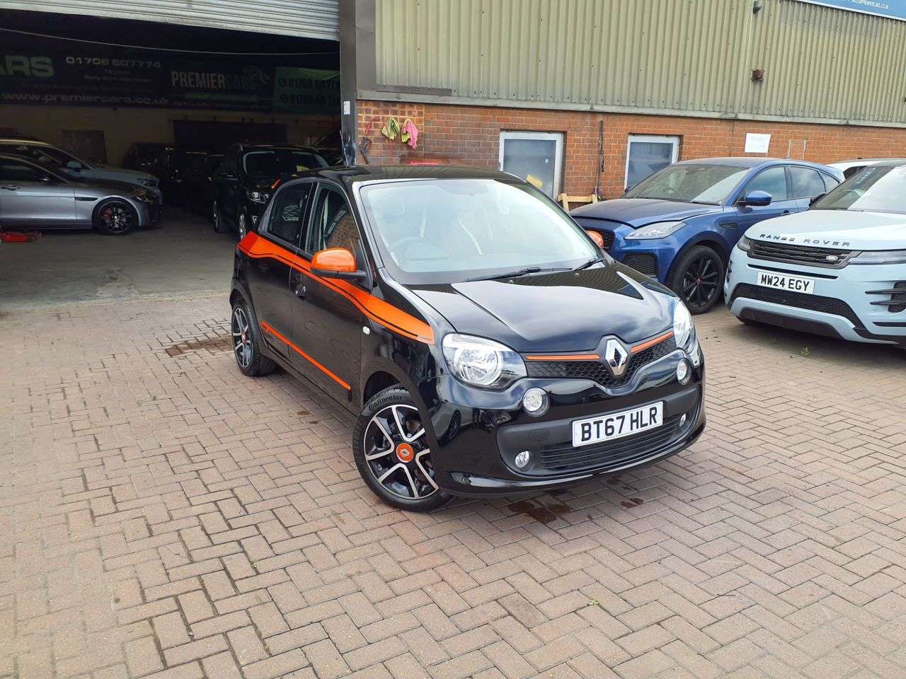 A 2017 RENAULT TWINGO 0.9 TCe Dynamique S Hatchback 5dr Petrol EDC Euro 6 (90 ps) 3 MONTHS WARRAN A 2017 RENAULT TWINGO 0.9 TCe Dynamique S Hatchback 5dr Petrol EDC Euro 6 (90 ps) 3 MONTHS WARRAN