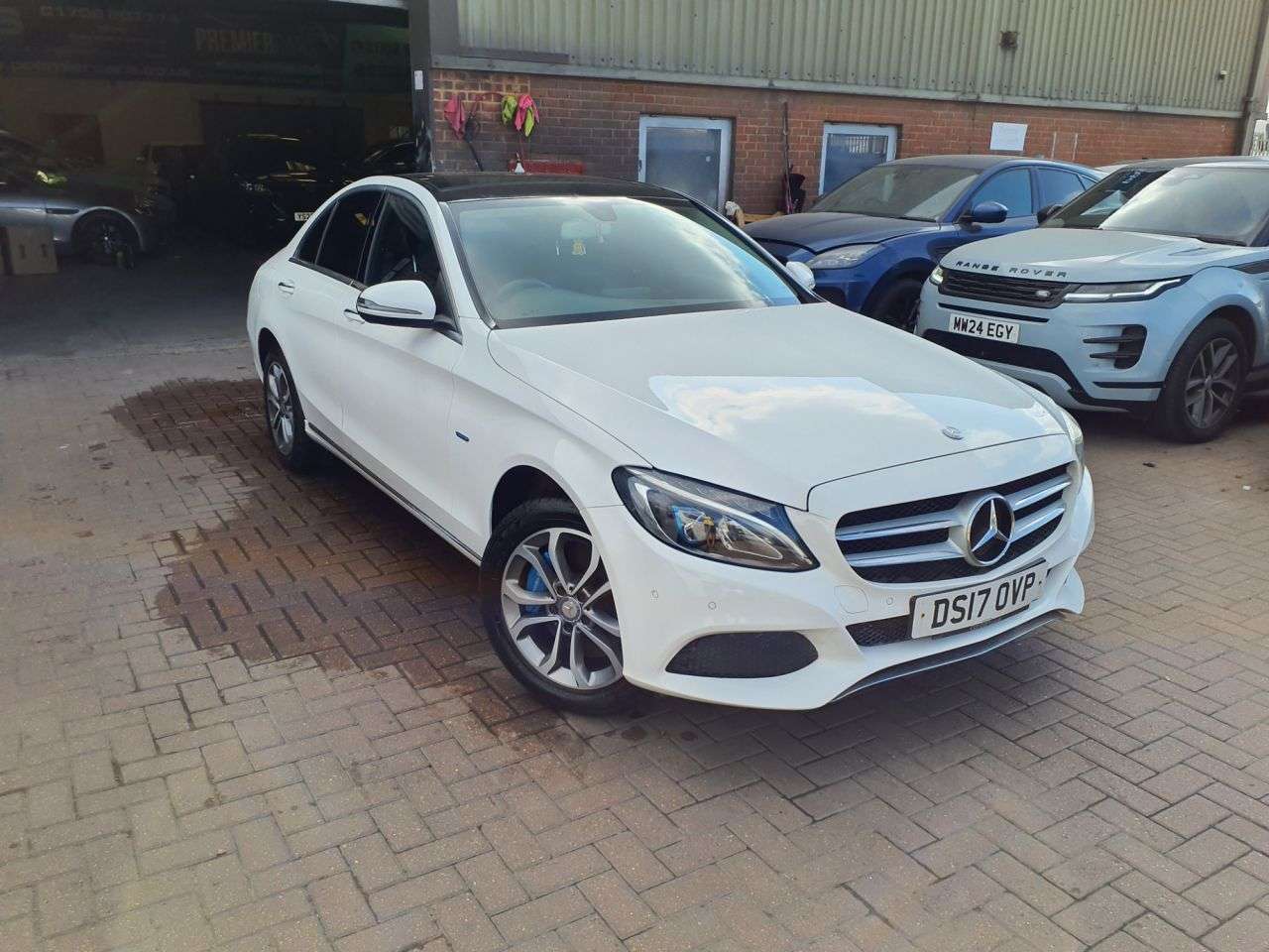 A 2017 MERCEDES-BENZ C CLASS 2.0 C350e 6.4kWh Sport (Premium) Saloon 4dr Petrol Plug-in Hybrid G-Tronic+ A 2017 MERCEDES-BENZ C CLASS 2.0 C350e 6.4kWh Sport (Premium) Saloon 4dr Petrol Plug-in Hybrid G-Tronic+