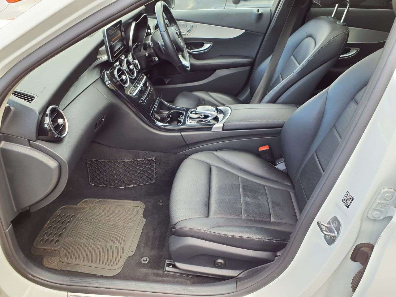 A 2017 MERCEDES-BENZ C CLASS 2.0 C350e 6.4kWh Sport (Premium) Saloon 4dr Petrol Plug-in Hybrid G-Tronic+ A 2017 MERCEDES-BENZ C CLASS 2.0 C350e 6.4kWh Sport (Premium) Saloon 4dr Petrol Plug-in Hybrid G-Tronic+