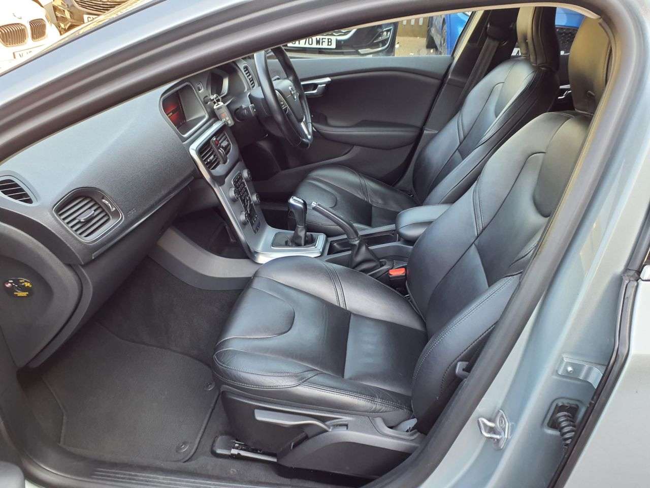 A 2018 VOLVO V40 2.0 T3 GPF Inscription Hatchback 5dr Petrol Manual Euro 6 (s/s) (152 ps) 6 A 2018 VOLVO V40 2.0 T3 GPF Inscription Hatchback 5dr Petrol Manual Euro 6 (s/s) (152 ps) 6