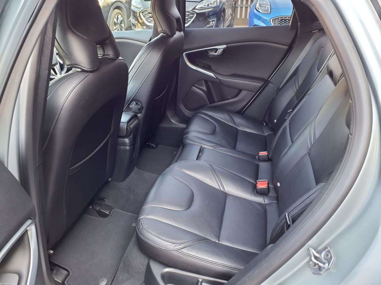 2018 VOLVO V40 2018 VOLVO V40