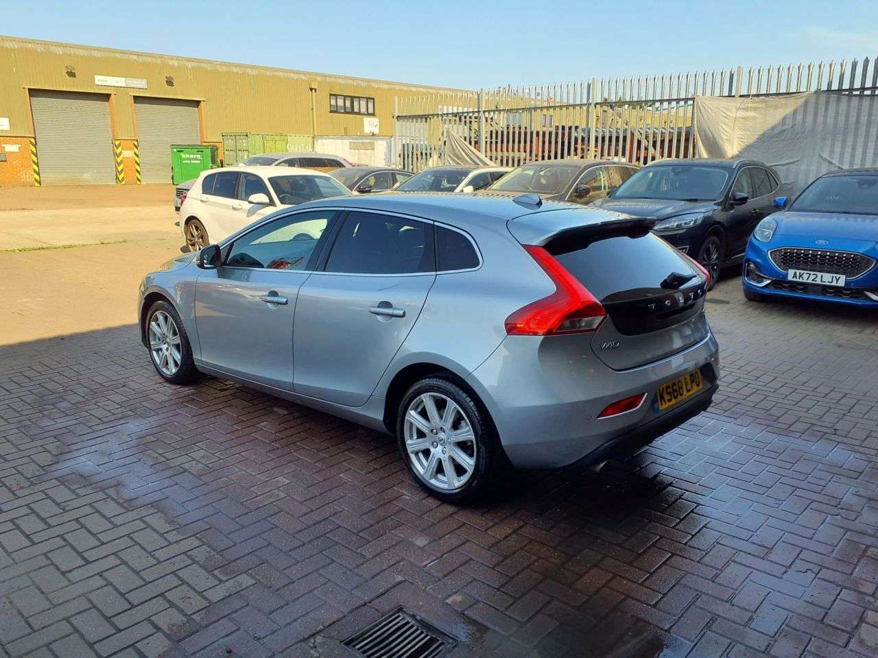2018 VOLVO V40 2018 VOLVO V40
